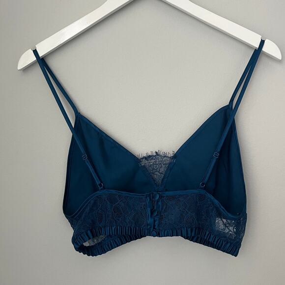 Frederick's of Hollywood Blue Lace Bralette Adjustable Button Sexy Size Small - Picture 2 of 7